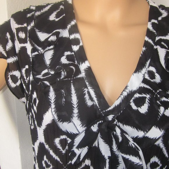 New Condition East 5th Blouse - Picture 2 of 3